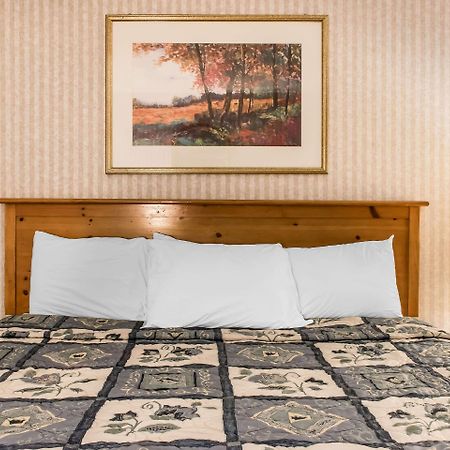 Rodeway Inn Amish Country Smoketown  Exterior foto