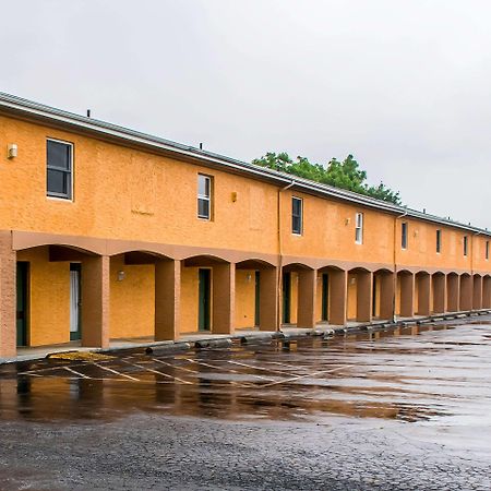 Rodeway Inn Amish Country Smoketown  Exterior foto