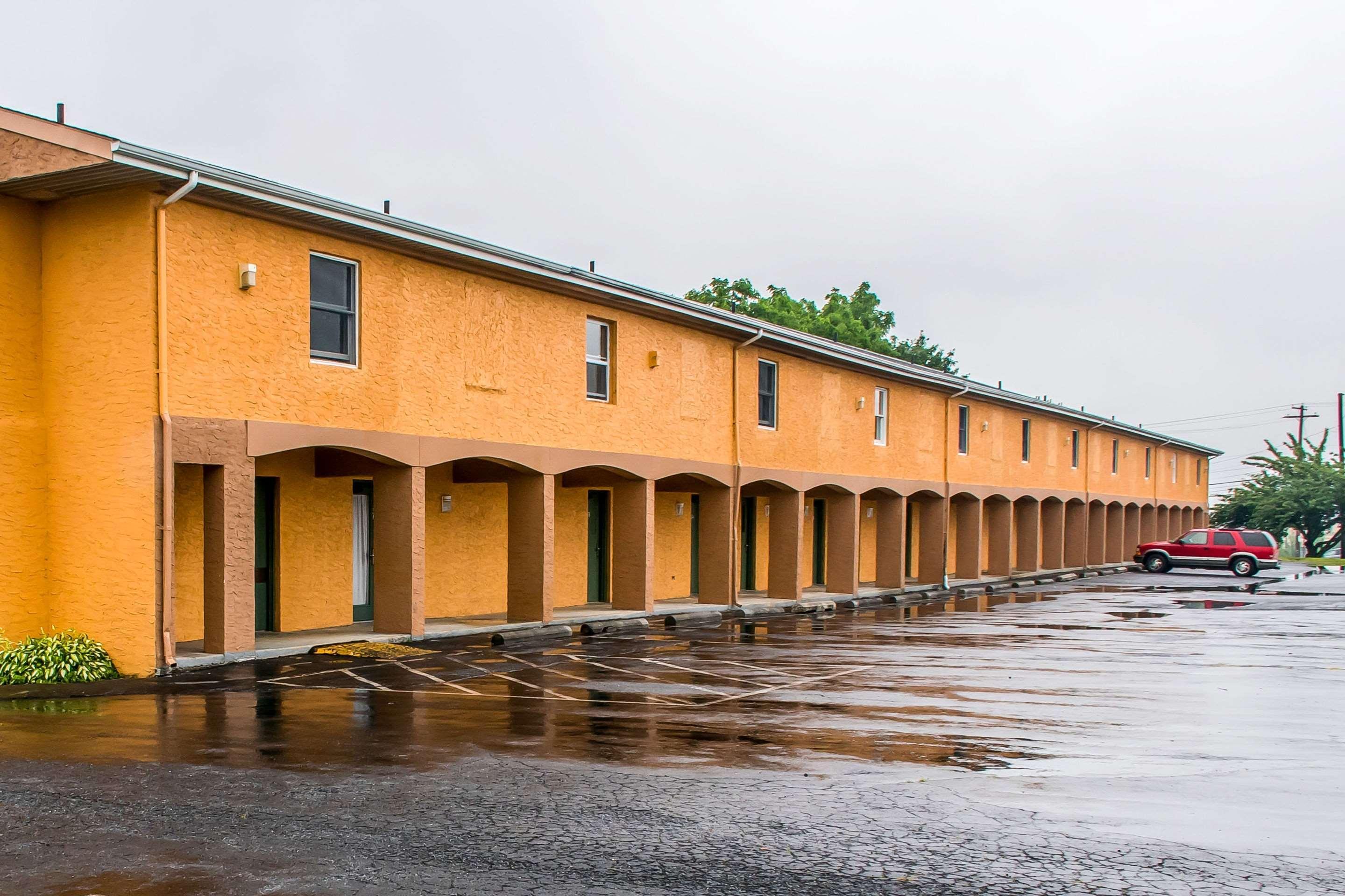 Rodeway Inn Amish Country Smoketown  Exterior foto